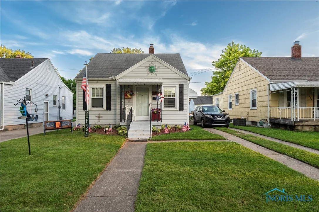 331 Sunset Boulevard, Toledo, Ohio 43612, 2 Bedrooms Bedrooms, 5 Rooms Rooms,1 BathroomBathrooms,Residential,For Sale,Sunset,6133627