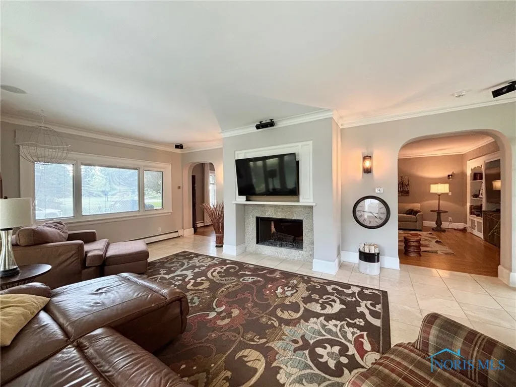 2132 Burroughs Drive, Toledo, Ohio 43614, 4 Bedrooms Bedrooms, 12 Rooms Rooms,3 BathroomsBathrooms,Residential,For Sale,Burroughs,6133672
