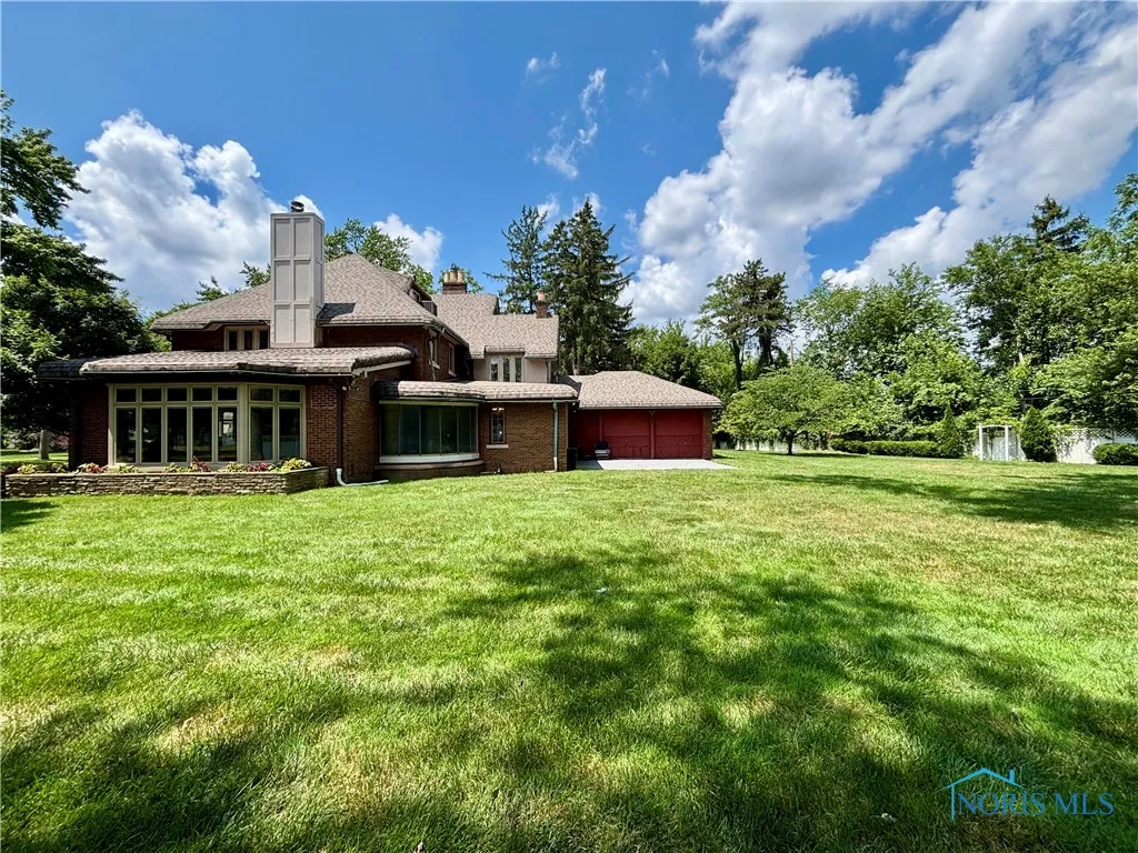 2132 Burroughs Drive, Toledo, Ohio 43614, 4 Bedrooms Bedrooms, 12 Rooms Rooms,3 BathroomsBathrooms,Residential,For Sale,Burroughs,6133672