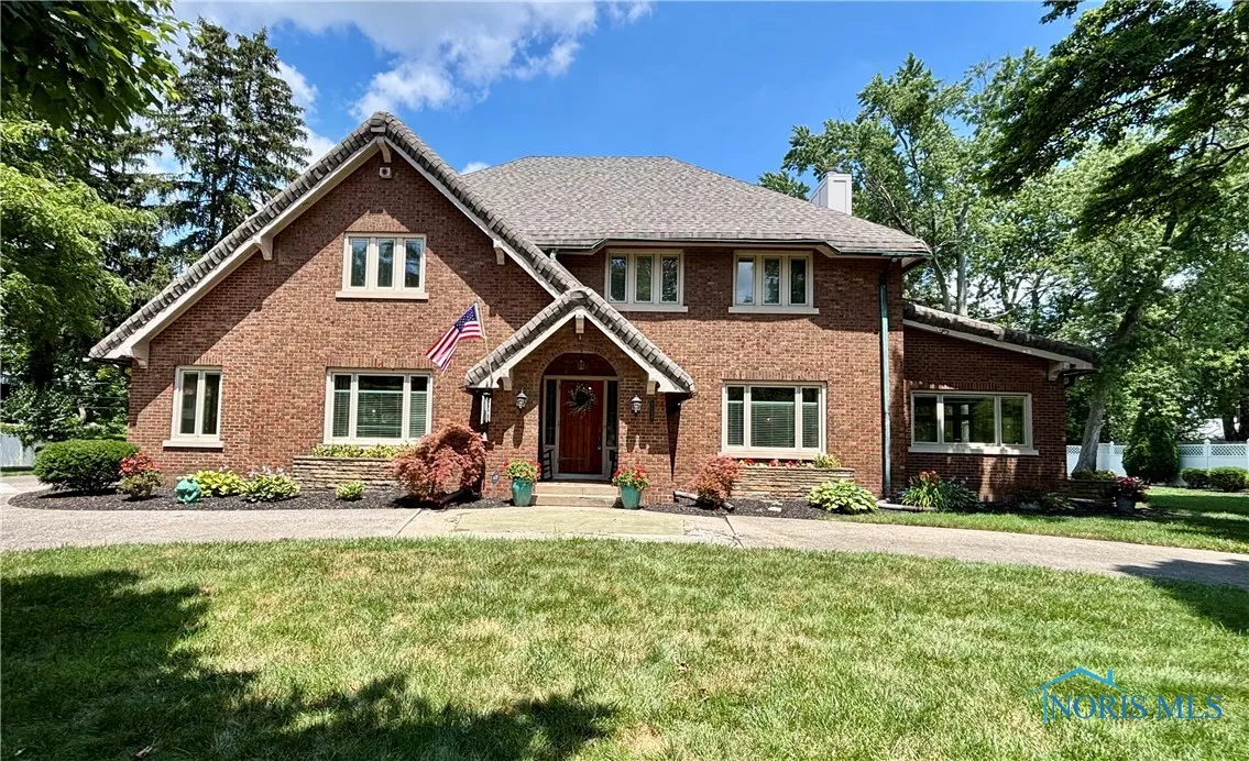 2132 Burroughs Drive, Toledo, Ohio 43614, 4 Bedrooms Bedrooms, 12 Rooms Rooms,3 BathroomsBathrooms,Residential,For Sale,Burroughs,6133672