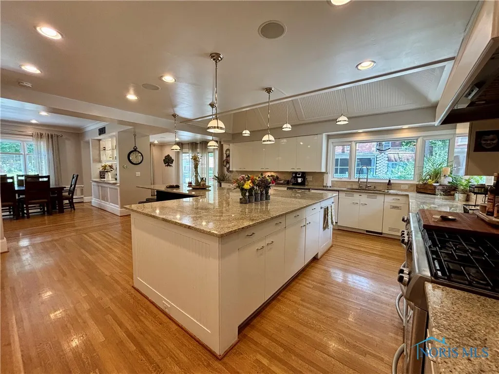 2132 Burroughs Drive, Toledo, Ohio 43614, 4 Bedrooms Bedrooms, 12 Rooms Rooms,3 BathroomsBathrooms,Residential,For Sale,Burroughs,6133672