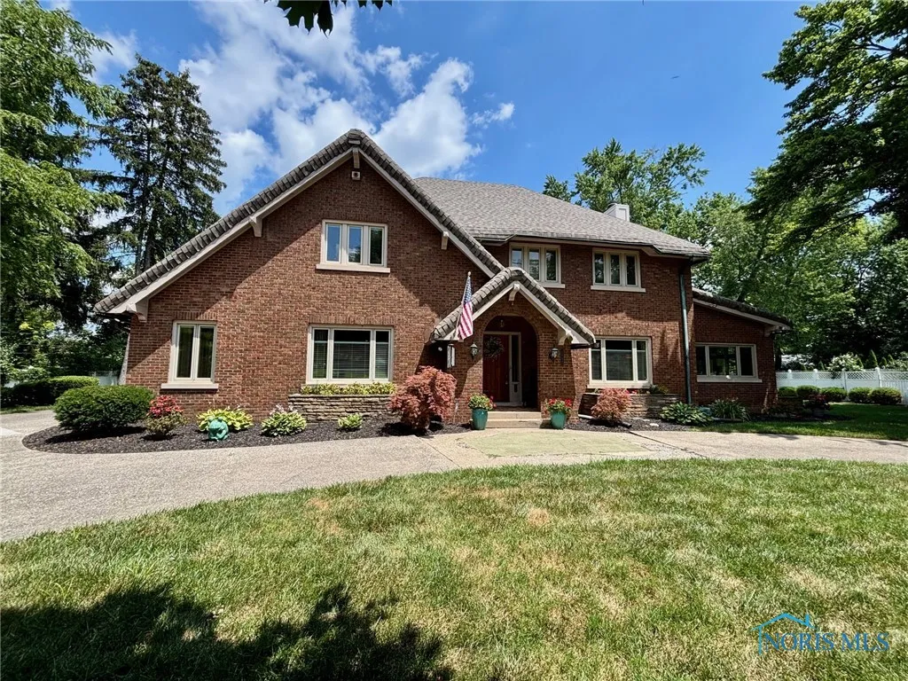 2132 Burroughs Drive, Toledo, Ohio 43614, 4 Bedrooms Bedrooms, 12 Rooms Rooms,3 BathroomsBathrooms,Residential,For Sale,Burroughs,6133672