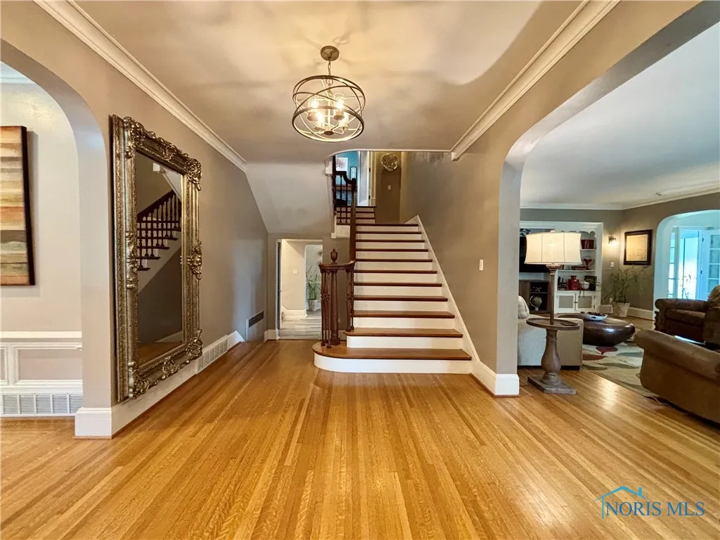 2132 Burroughs Drive, Toledo, Ohio 43614, 4 Bedrooms Bedrooms, 12 Rooms Rooms,3 BathroomsBathrooms,Residential,For Sale,Burroughs,6133672