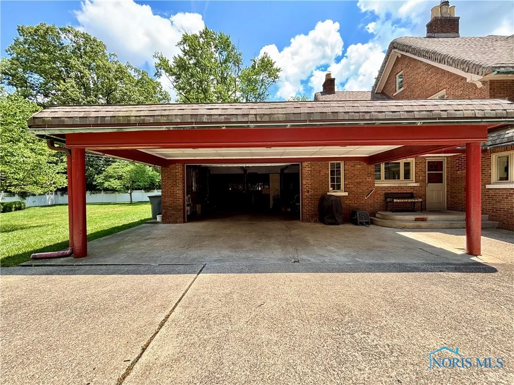 2132 Burroughs Drive, Toledo, Ohio 43614, 4 Bedrooms Bedrooms, 12 Rooms Rooms,3 BathroomsBathrooms,Residential,For Sale,Burroughs,6133672