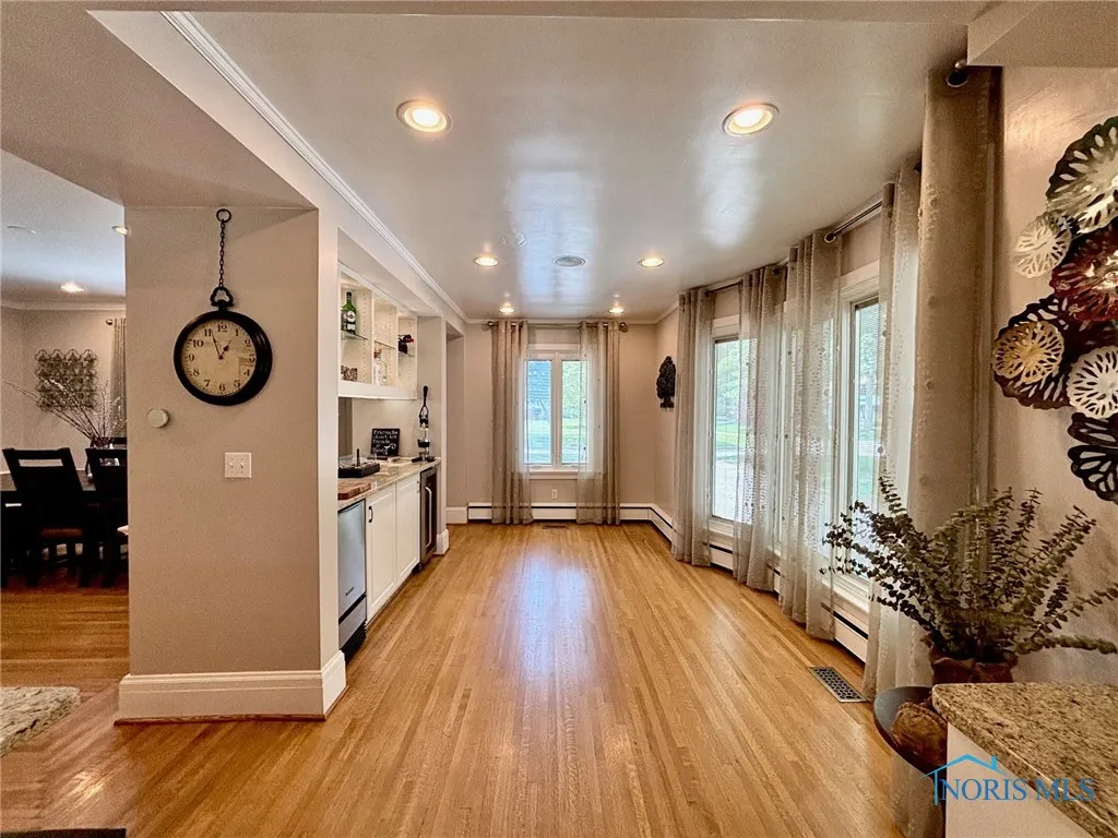 2132 Burroughs Drive, Toledo, Ohio 43614, 4 Bedrooms Bedrooms, 12 Rooms Rooms,3 BathroomsBathrooms,Residential,For Sale,Burroughs,6133672