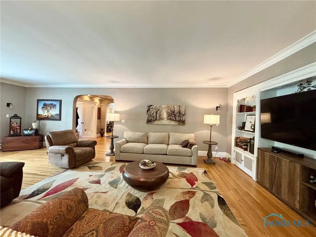 2132 Burroughs Drive, Toledo, Ohio 43614, 4 Bedrooms Bedrooms, 12 Rooms Rooms,3 BathroomsBathrooms,Residential,For Sale,Burroughs,6133672