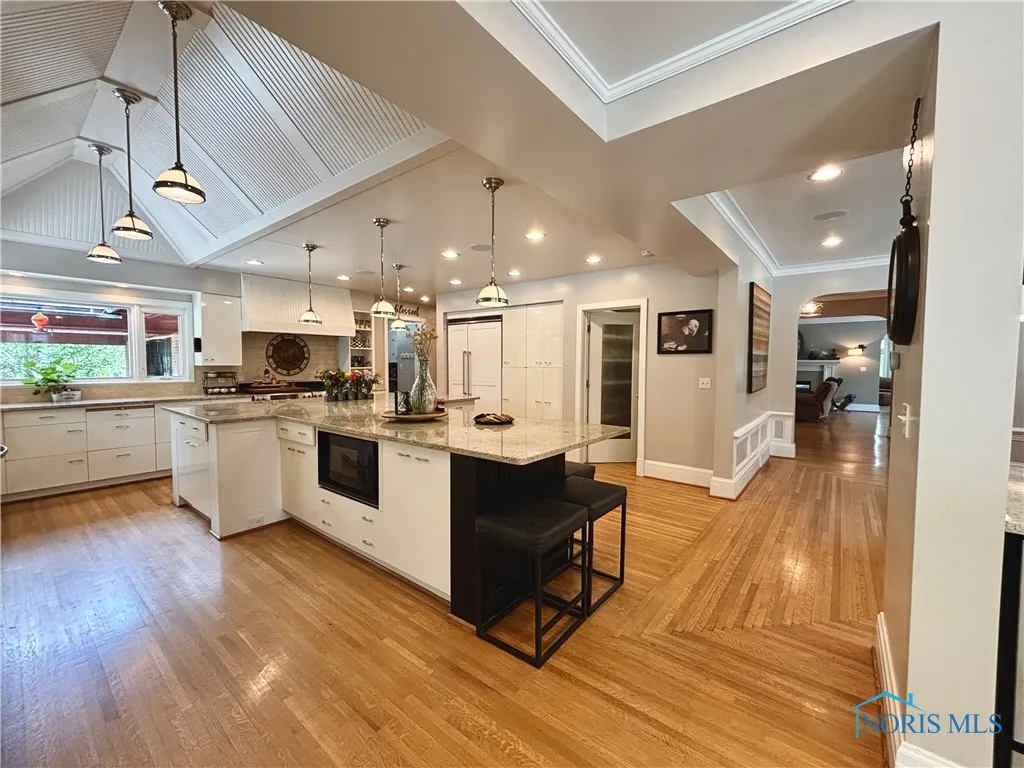 2132 Burroughs Drive, Toledo, Ohio 43614, 4 Bedrooms Bedrooms, 12 Rooms Rooms,3 BathroomsBathrooms,Residential,For Sale,Burroughs,6133672
