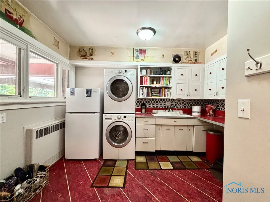 2132 Burroughs Drive, Toledo, Ohio 43614, 4 Bedrooms Bedrooms, 12 Rooms Rooms,3 BathroomsBathrooms,Residential,For Sale,Burroughs,6133672