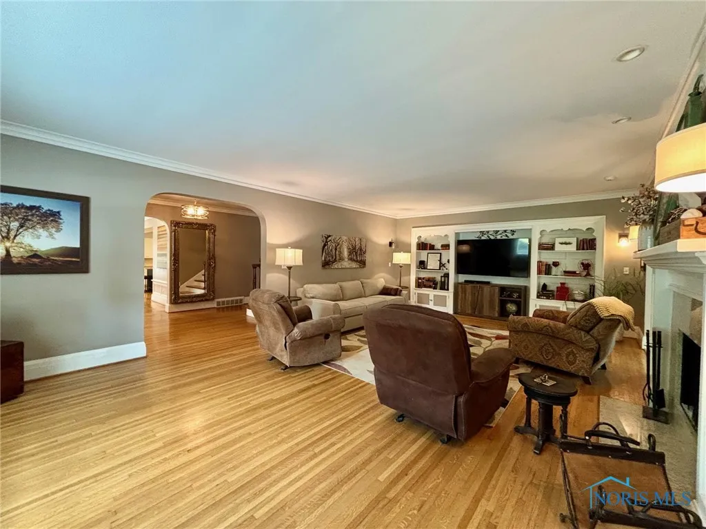 2132 Burroughs Drive, Toledo, Ohio 43614, 4 Bedrooms Bedrooms, 12 Rooms Rooms,3 BathroomsBathrooms,Residential,For Sale,Burroughs,6133672