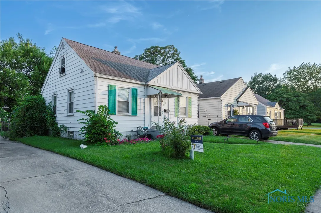 451 W Crawford Avenue, Toledo, Ohio 43612, 3 Bedrooms Bedrooms, 6 Rooms Rooms,1 BathroomBathrooms,Residential,For Sale,Crawford,6133650