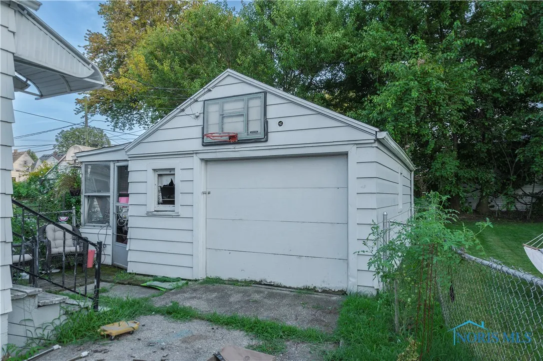 451 W Crawford Avenue, Toledo, Ohio 43612, 3 Bedrooms Bedrooms, 6 Rooms Rooms,1 BathroomBathrooms,Residential,For Sale,Crawford,6133650