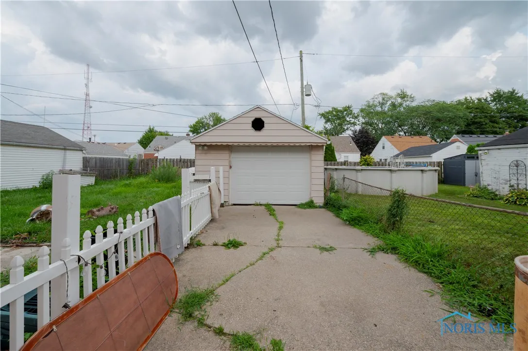 5138 Hallgate Avenue, Toledo, Ohio 43612, 3 Bedrooms Bedrooms, 5 Rooms Rooms,1 BathroomBathrooms,Residential,For Sale,Hallgate,6133653