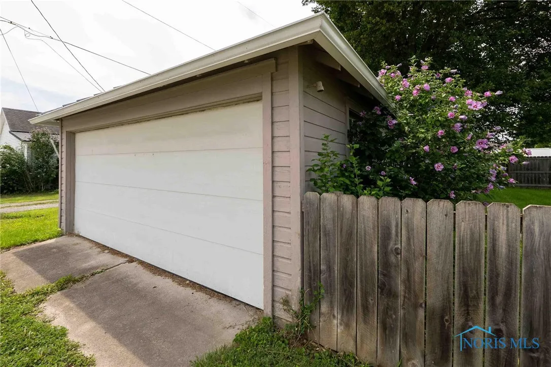 219 E Main Cross Street, Arlington, Ohio 45814, 3 Bedrooms Bedrooms, 9 Rooms Rooms,1 BathroomBathrooms,Residential,For Sale,Main Cross,6133675