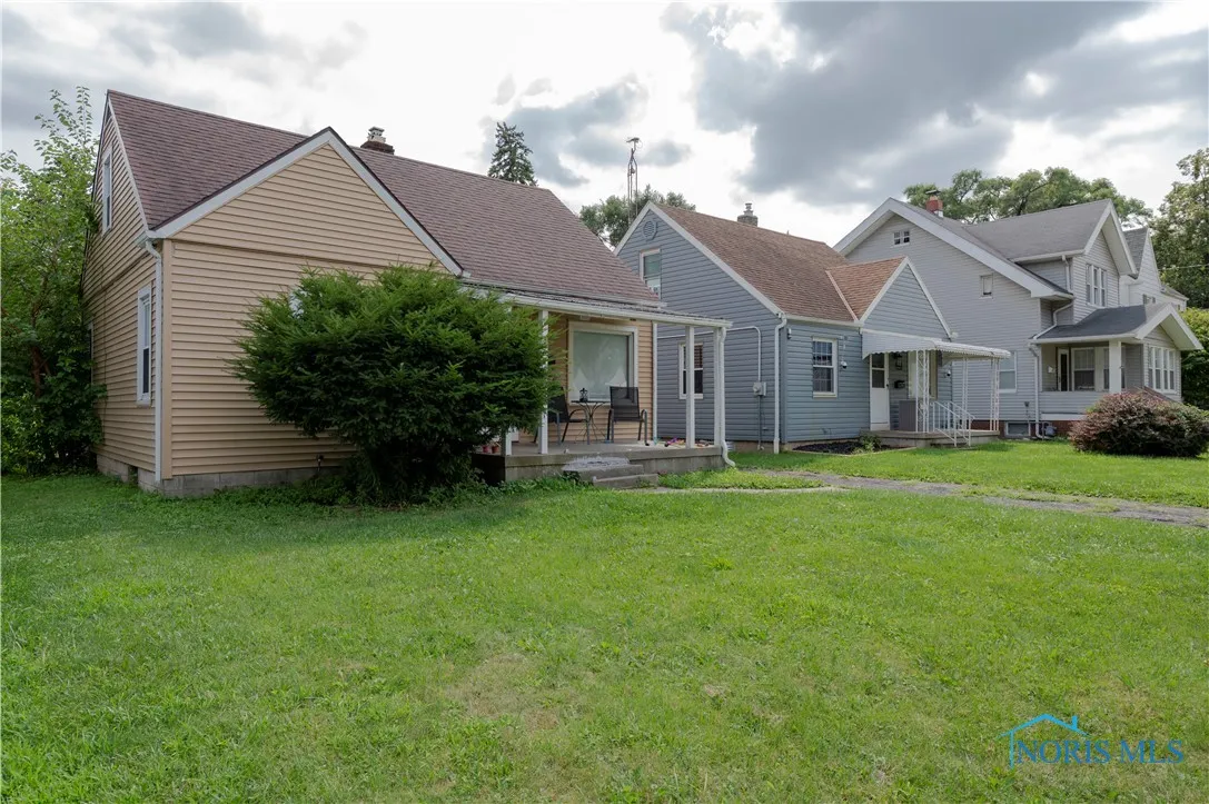 817 Alvison Road, Toledo, Ohio 43612, 3 Bedrooms Bedrooms, 5 Rooms Rooms,1 BathroomBathrooms,Residential,For Sale,Alvison,6133654