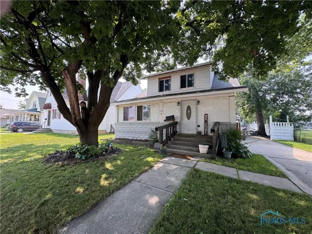 202 E Union Street, Walbridge, Ohio 43465, 5 Bedrooms Bedrooms, 10 Rooms Rooms,1 BathroomBathrooms,Residential,For Sale,Union,6133686