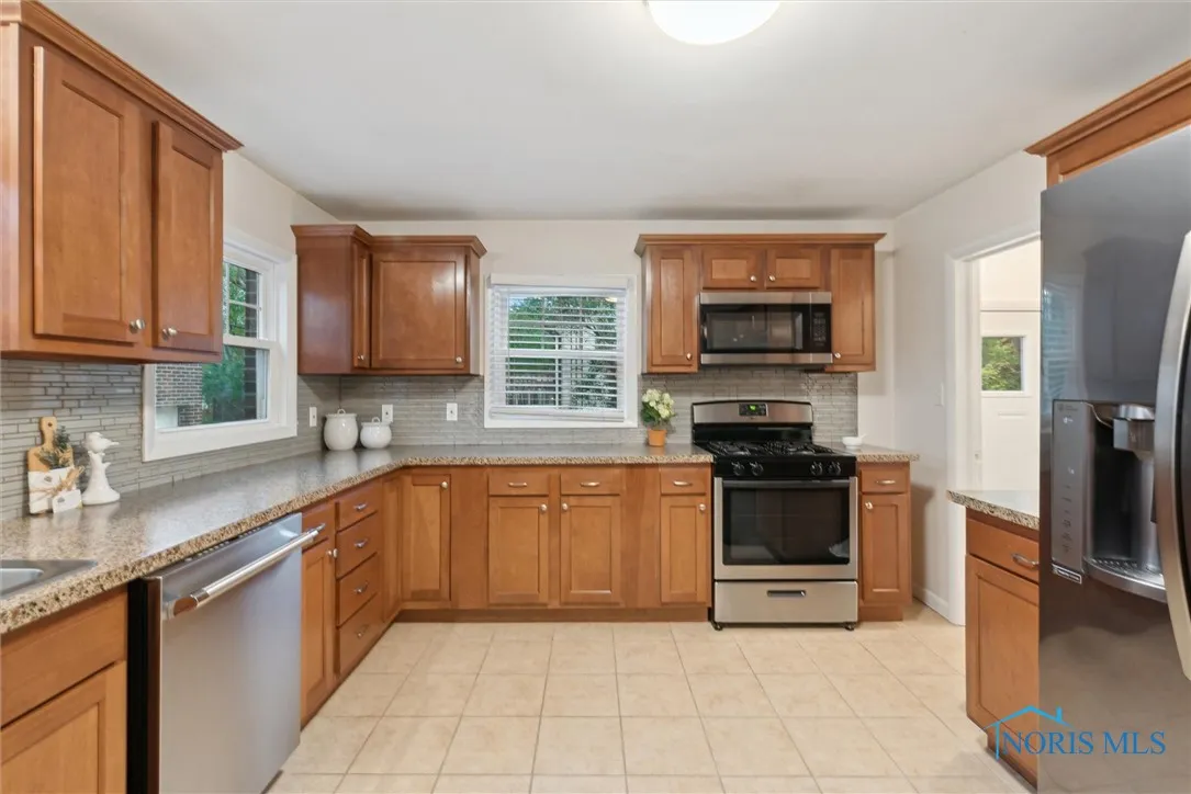 1910 Eileen Road, Toledo, Ohio 43615, 3 Bedrooms Bedrooms, 6 Rooms Rooms,2 BathroomsBathrooms,Residential,For Sale,Eileen,6133665