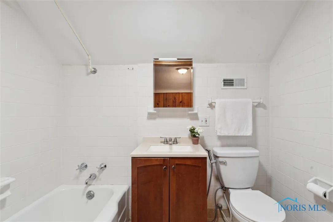 1910 Eileen Road, Toledo, Ohio 43615, 3 Bedrooms Bedrooms, 6 Rooms Rooms,2 BathroomsBathrooms,Residential,For Sale,Eileen,6133665