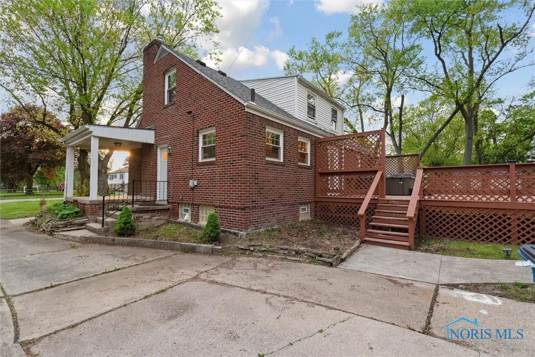 1910 Eileen Road, Toledo, Ohio 43615, 3 Bedrooms Bedrooms, 6 Rooms Rooms,2 BathroomsBathrooms,Residential,For Sale,Eileen,6133665