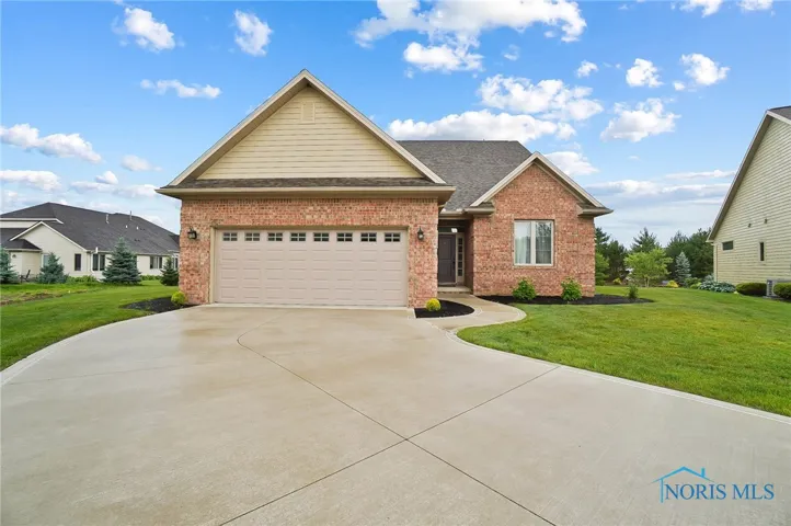 1635 Winterwood Court, Bowling Green, Ohio 43402, 3 Bedrooms Bedrooms, 9 Rooms Rooms,3 BathroomsBathrooms,Residential,For Sale,Winterwood,6133682
