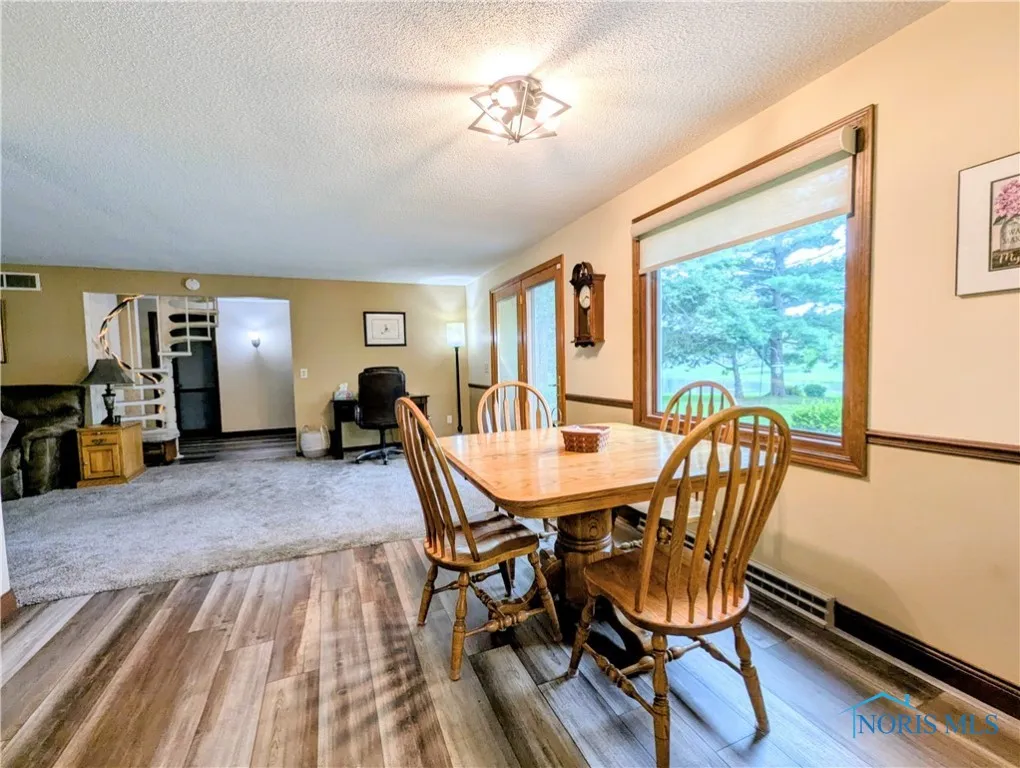 215 Lakeview Drive, Bryan, Ohio 43506, 2 Bedrooms Bedrooms, 7 Rooms Rooms,2 BathroomsBathrooms,Residential,For Sale,Lakeview,6133688
