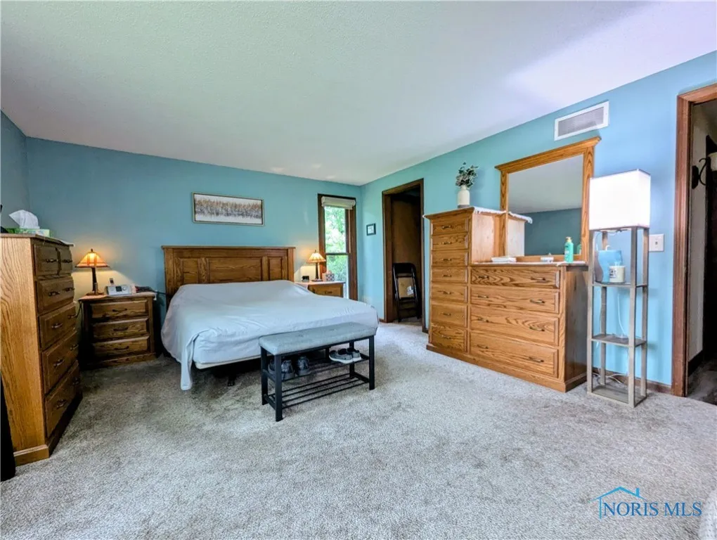 215 Lakeview Drive, Bryan, Ohio 43506, 2 Bedrooms Bedrooms, 7 Rooms Rooms,2 BathroomsBathrooms,Residential,For Sale,Lakeview,6133688