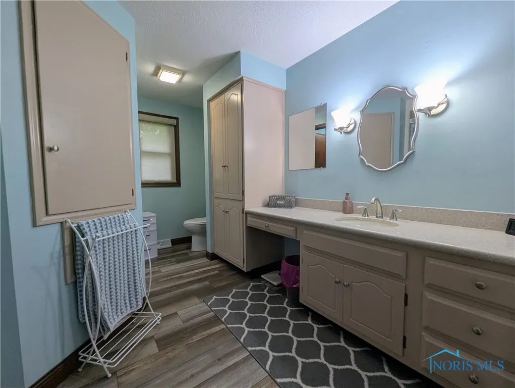 215 Lakeview Drive, Bryan, Ohio 43506, 2 Bedrooms Bedrooms, 7 Rooms Rooms,2 BathroomsBathrooms,Residential,For Sale,Lakeview,6133688