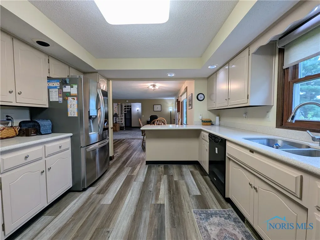 215 Lakeview Drive, Bryan, Ohio 43506, 2 Bedrooms Bedrooms, 7 Rooms Rooms,2 BathroomsBathrooms,Residential,For Sale,Lakeview,6133688