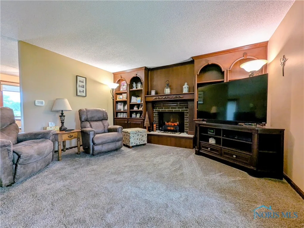 215 Lakeview Drive, Bryan, Ohio 43506, 2 Bedrooms Bedrooms, 7 Rooms Rooms,2 BathroomsBathrooms,Residential,For Sale,Lakeview,6133688