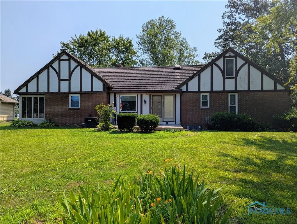 215 Lakeview Drive, Bryan, Ohio 43506, 2 Bedrooms Bedrooms, 7 Rooms Rooms,2 BathroomsBathrooms,Residential,For Sale,Lakeview,6133688
