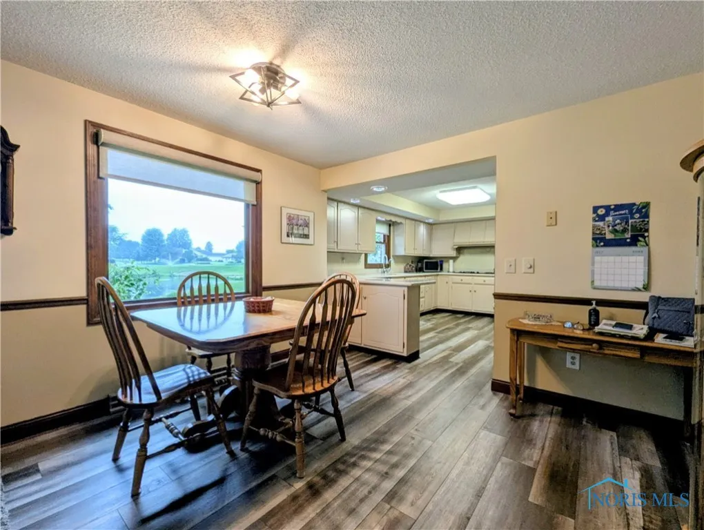 215 Lakeview Drive, Bryan, Ohio 43506, 2 Bedrooms Bedrooms, 7 Rooms Rooms,2 BathroomsBathrooms,Residential,For Sale,Lakeview,6133688