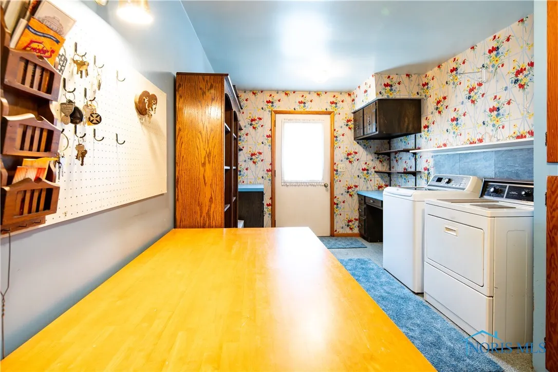 515 Everett Road, Fremont, Ohio 43420, 3 Bedrooms Bedrooms, 9 Rooms Rooms,3 BathroomsBathrooms,Residential,For Sale,Everett,6133642