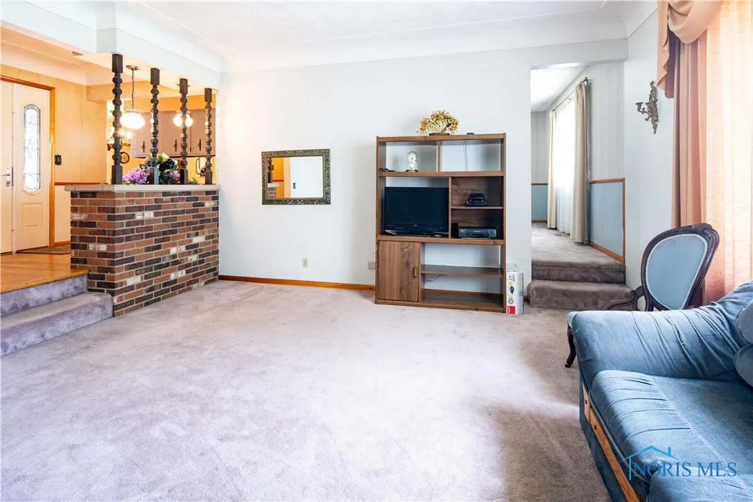 515 Everett Road, Fremont, Ohio 43420, 3 Bedrooms Bedrooms, 9 Rooms Rooms,3 BathroomsBathrooms,Residential,For Sale,Everett,6133642