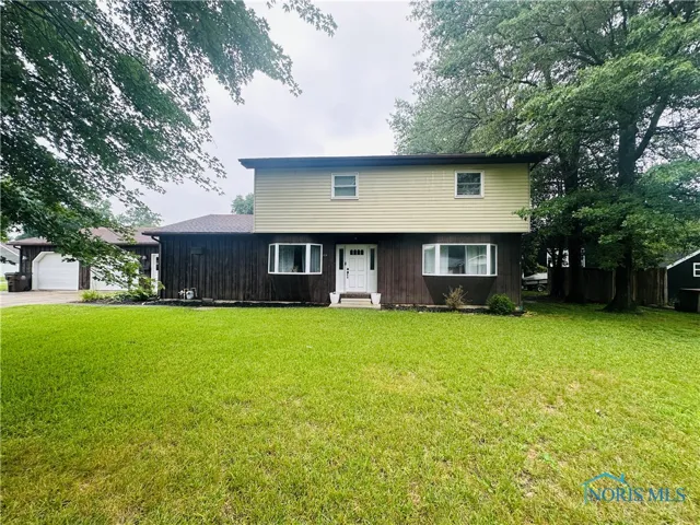 824 W High Street, Defiance, Ohio 43512, 5 Bedrooms Bedrooms, 10 Rooms Rooms,4 BathroomsBathrooms,Residential,For Sale,High,6133695