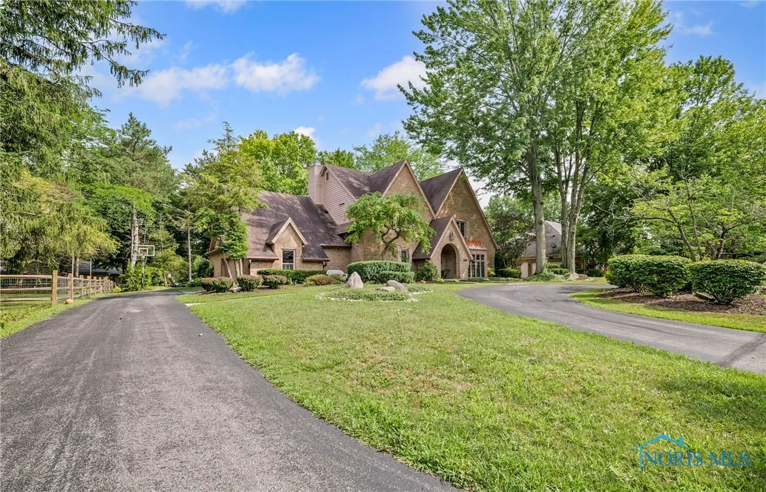 2720 Derby Road, Ottawa Hills, Ohio 43615, 5 Bedrooms Bedrooms, 9 Rooms Rooms,5 BathroomsBathrooms,Residential,For Sale,Derby,6133704