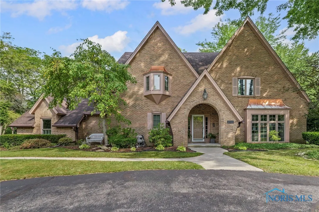 2720 Derby Road, Ottawa Hills, Ohio 43615, 5 Bedrooms Bedrooms, 9 Rooms Rooms,5 BathroomsBathrooms,Residential,For Sale,Derby,6133704
