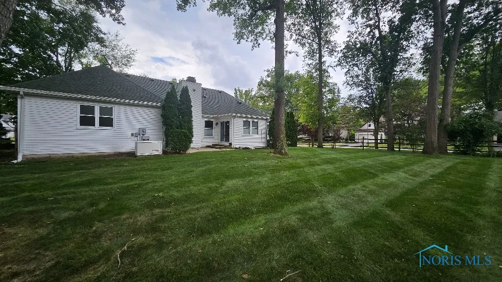 7238 Lilac Court, Holland, Ohio 43528, 4 Bedrooms Bedrooms, 8 Rooms Rooms,4 BathroomsBathrooms,Residential,For Sale,Lilac,6133714