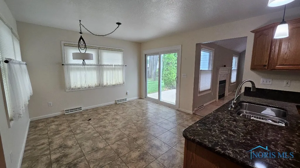 7238 Lilac Court, Holland, Ohio 43528, 4 Bedrooms Bedrooms, 8 Rooms Rooms,4 BathroomsBathrooms,Residential,For Sale,Lilac,6133714