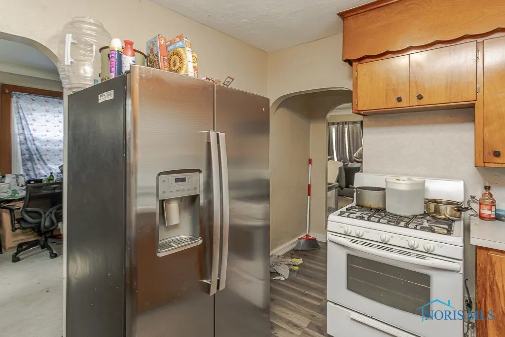 804 6th Street, Toledo, Ohio 43605, 3 Bedrooms Bedrooms, 6 Rooms Rooms,1 BathroomBathrooms,Residential,For Sale,6th,6133728