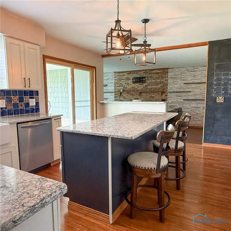 5555 Brown Road, Oregon, Ohio 43616, 4 Bedrooms Bedrooms, 10 Rooms Rooms,3 BathroomsBathrooms,Residential,For Sale,Brown,6133723