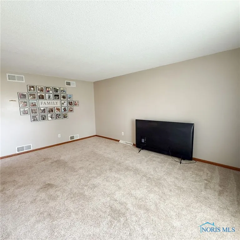 5555 Brown Road, Oregon, Ohio 43616, 4 Bedrooms Bedrooms, 10 Rooms Rooms,3 BathroomsBathrooms,Residential,For Sale,Brown,6133723