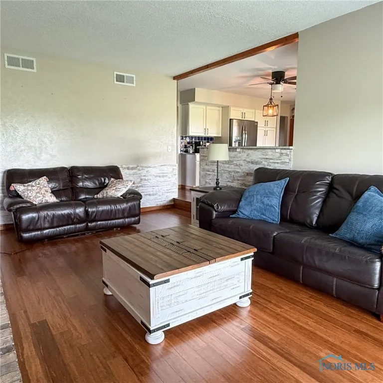 5555 Brown Road, Oregon, Ohio 43616, 4 Bedrooms Bedrooms, 10 Rooms Rooms,3 BathroomsBathrooms,Residential,For Sale,Brown,6133723