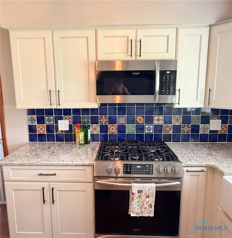 5555 Brown Road, Oregon, Ohio 43616, 4 Bedrooms Bedrooms, 10 Rooms Rooms,3 BathroomsBathrooms,Residential,For Sale,Brown,6133723