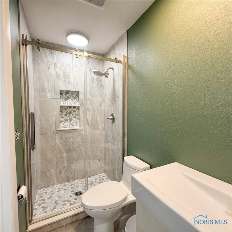 5555 Brown Road, Oregon, Ohio 43616, 4 Bedrooms Bedrooms, 10 Rooms Rooms,3 BathroomsBathrooms,Residential,For Sale,Brown,6133723