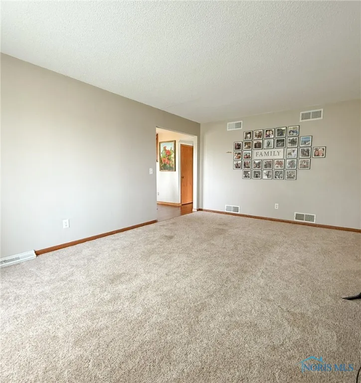 5555 Brown Road, Oregon, Ohio 43616, 4 Bedrooms Bedrooms, 10 Rooms Rooms,3 BathroomsBathrooms,Residential,For Sale,Brown,6133723