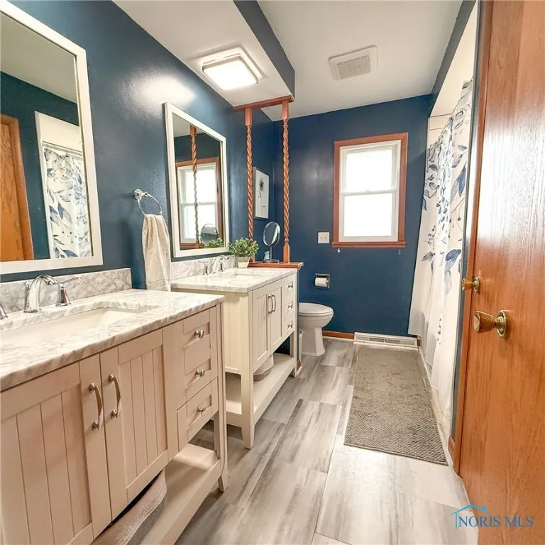 5555 Brown Road, Oregon, Ohio 43616, 4 Bedrooms Bedrooms, 10 Rooms Rooms,3 BathroomsBathrooms,Residential,For Sale,Brown,6133723
