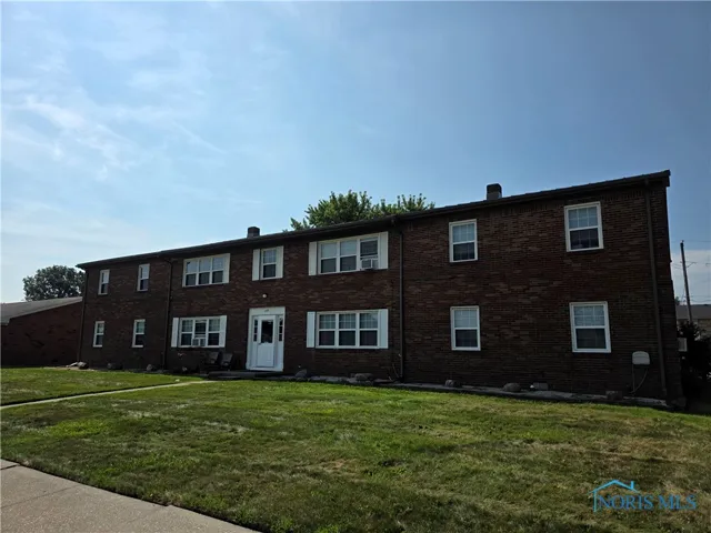 105 Blair Drive 7, Walbridge, Ohio 43465, 2 Bedrooms Bedrooms, 6 Rooms Rooms,1 BathroomBathrooms,Residential Lease,For Rent,Blair,6133761