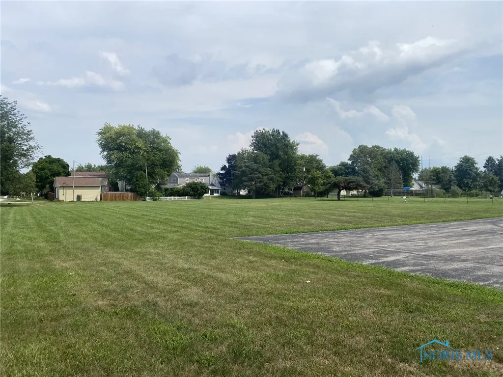 605 Glenwood Road, Rossford, Ohio 43460, ,Commercial Sale,For Sale,Glenwood,6133768