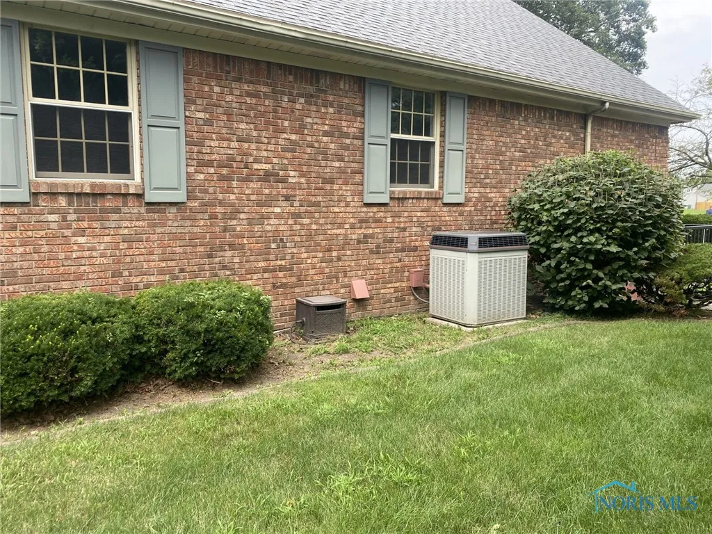 605 Glenwood Road, Rossford, Ohio 43460, ,Commercial Sale,For Sale,Glenwood,6133768