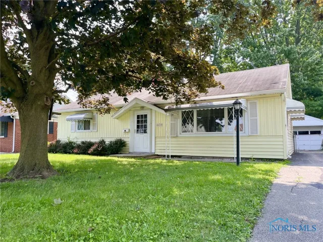 4459 Thackeray Road, Maumee, Ohio 43537, 3 Bedrooms Bedrooms, 6 Rooms Rooms,1 BathroomBathrooms,Residential,For Sale,Thackeray,6133774