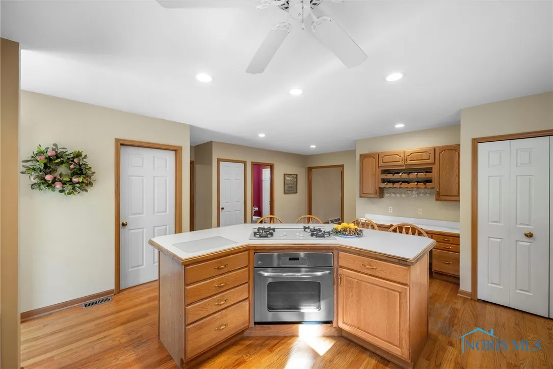 10717 Neapolis Waterville Road, Whitehouse, Ohio 43571, 4 Bedrooms Bedrooms, 12 Rooms Rooms,3 BathroomsBathrooms,Residential,For Sale,Neapolis Waterville,6133710